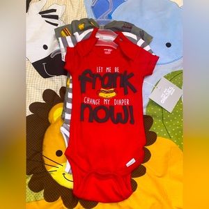 3 pack of onesies size 0-3 months